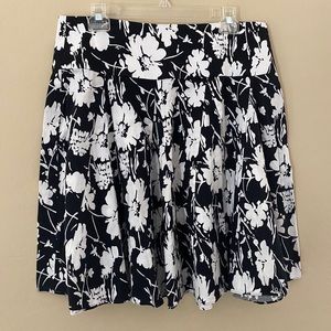 CHAPS Black & White Floral Skirt 12P